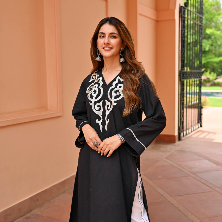 Chicken Embroidery Kurti Pant Set.